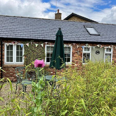 Centre Village 2 Bedroom Cottage - The Byre Pewsey エクステリア 写真