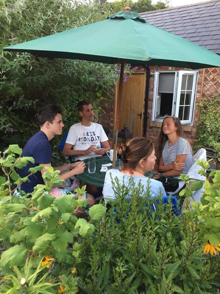 Centre Village 2 Bedroom Cottage - The Byre Pewsey エクステリア 写真