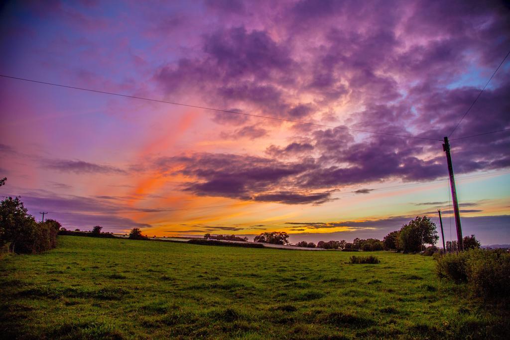Centre Village 2 Bedroom Cottage - The Byre Pewsey エクステリア 写真